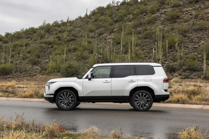 Side profile shot of a 2025 Lexus GX