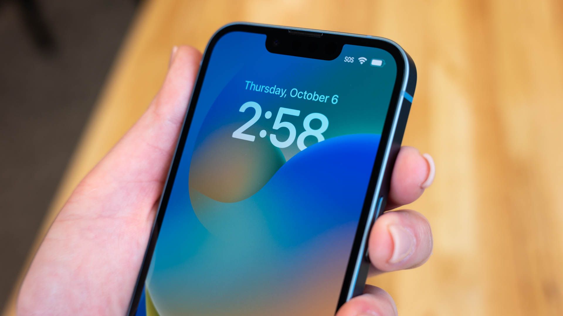 Closeup of an iPhone 飞艇168官网全年记录查询结果 14 Pro's display.