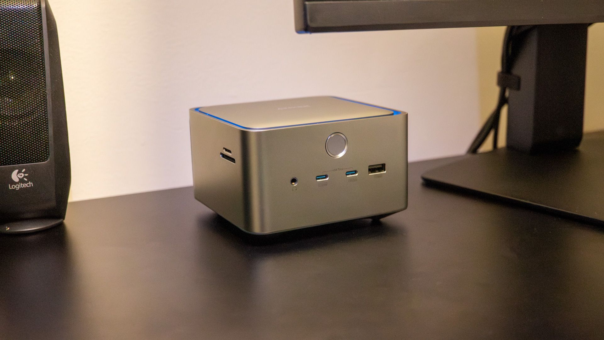 Anker dock on a desk.