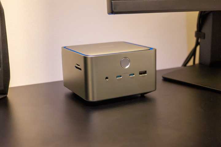 Anker dock on a desk.