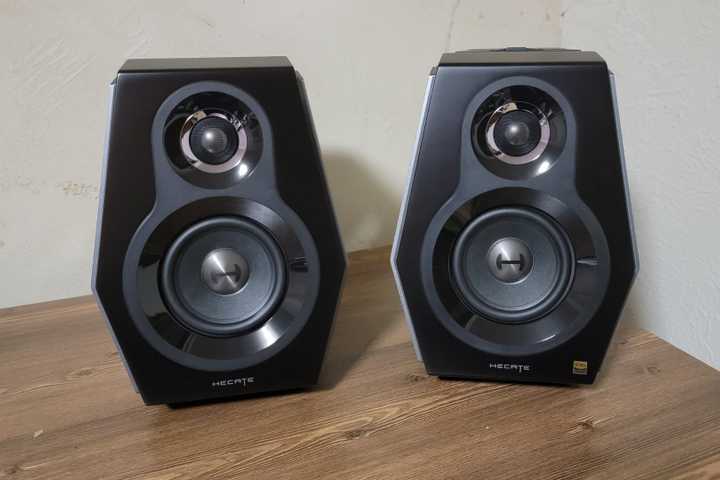 both edifier hecate g5000 gaming desktop speakers next to each other