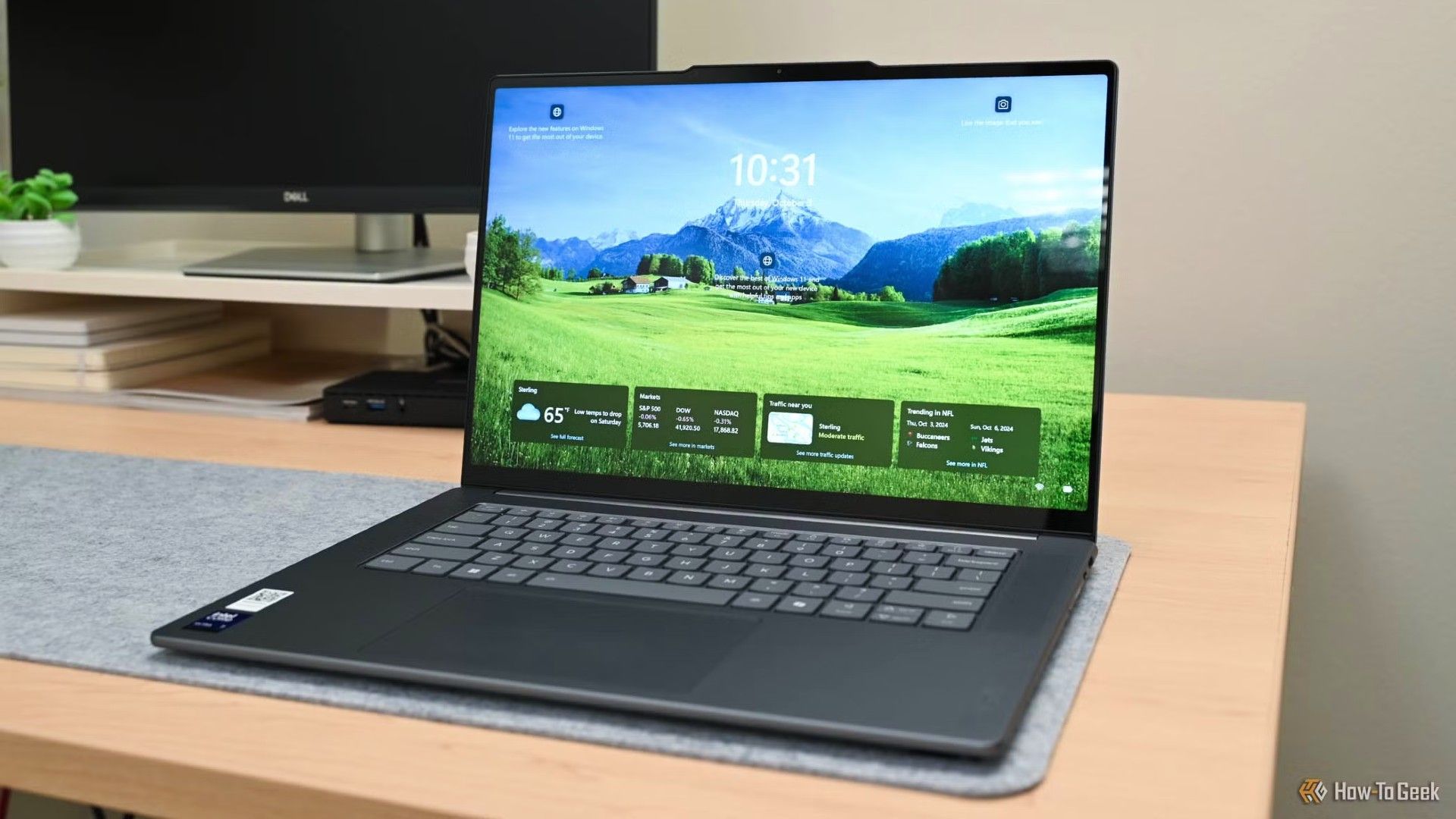 Lock screen of the Lenovo Yoga Slim 7i Aura Edition.