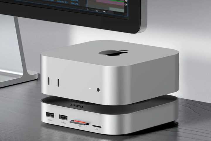 A UGREEN M4 Mac Mini Dock sitting on a desk. 