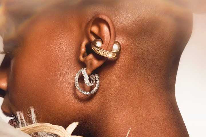 Person wearing the Moto Buds Loop on their ear.