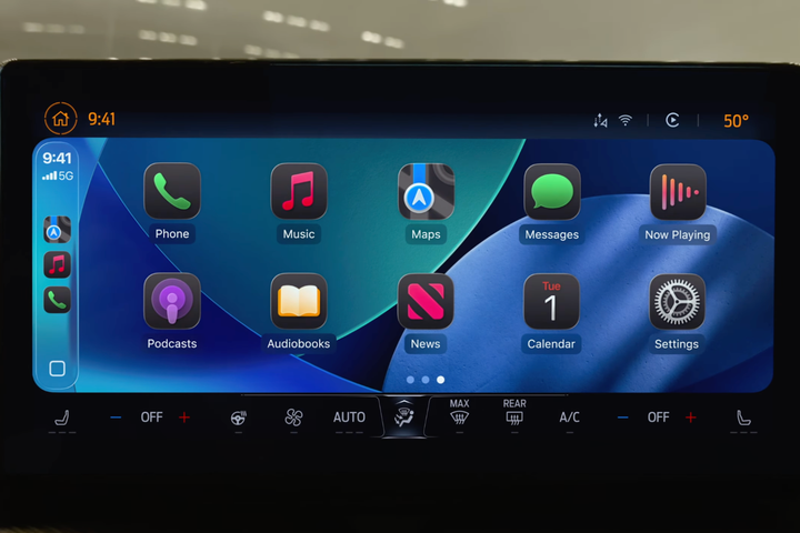 Screenshot of the iOS 26 CarPlay screen with dark mode icons.